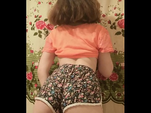 ❤️ Sexet ung babe laver en striptease ved at filme sine shorts på kamera Skøn porno at da.tubesexer-com.ru